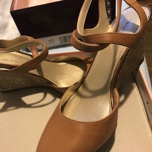 Bandolino Brown Tan leather strappy wedge us sz 8